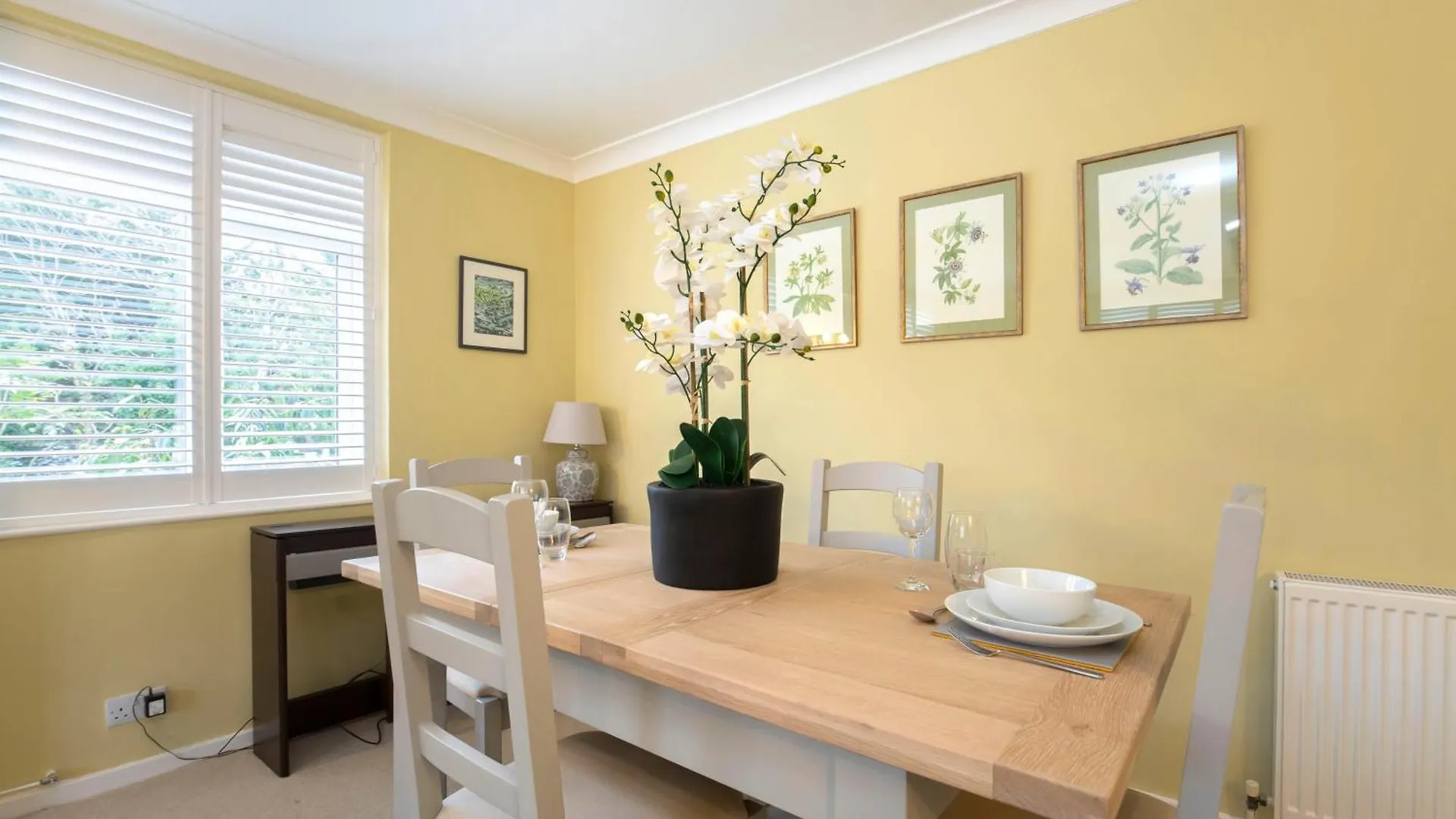Central 1 Bedroom Apartment With Parking GLOUCESTERSHIRE