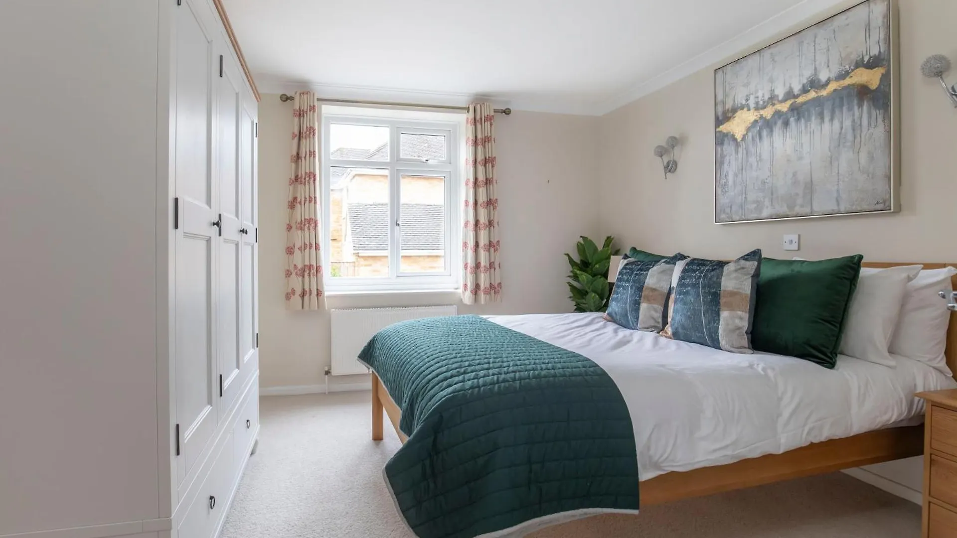 Central 1 Bedroom Apartment With Parking GLOUCESTERSHIRE United Kingdom