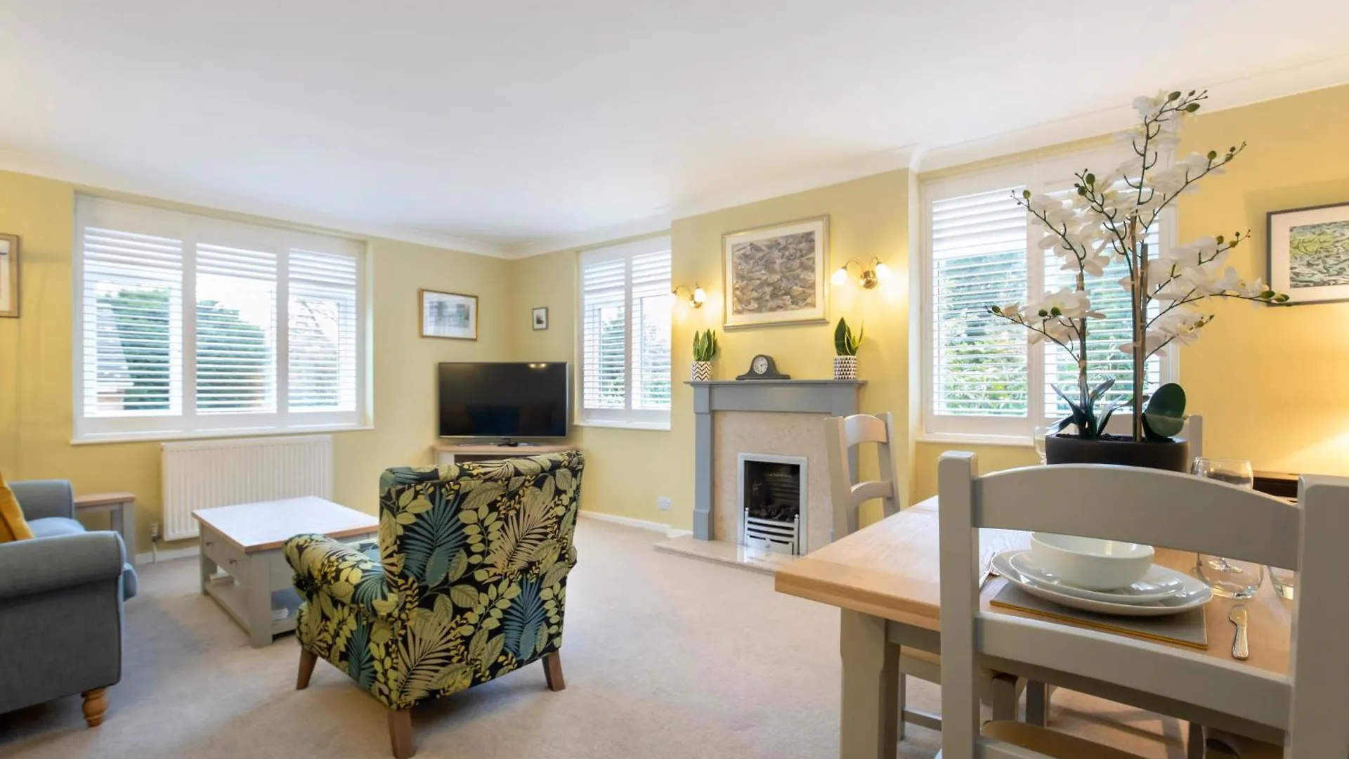 Central 1 Bedroom Apartment With Parking GLOUCESTERSHIRE