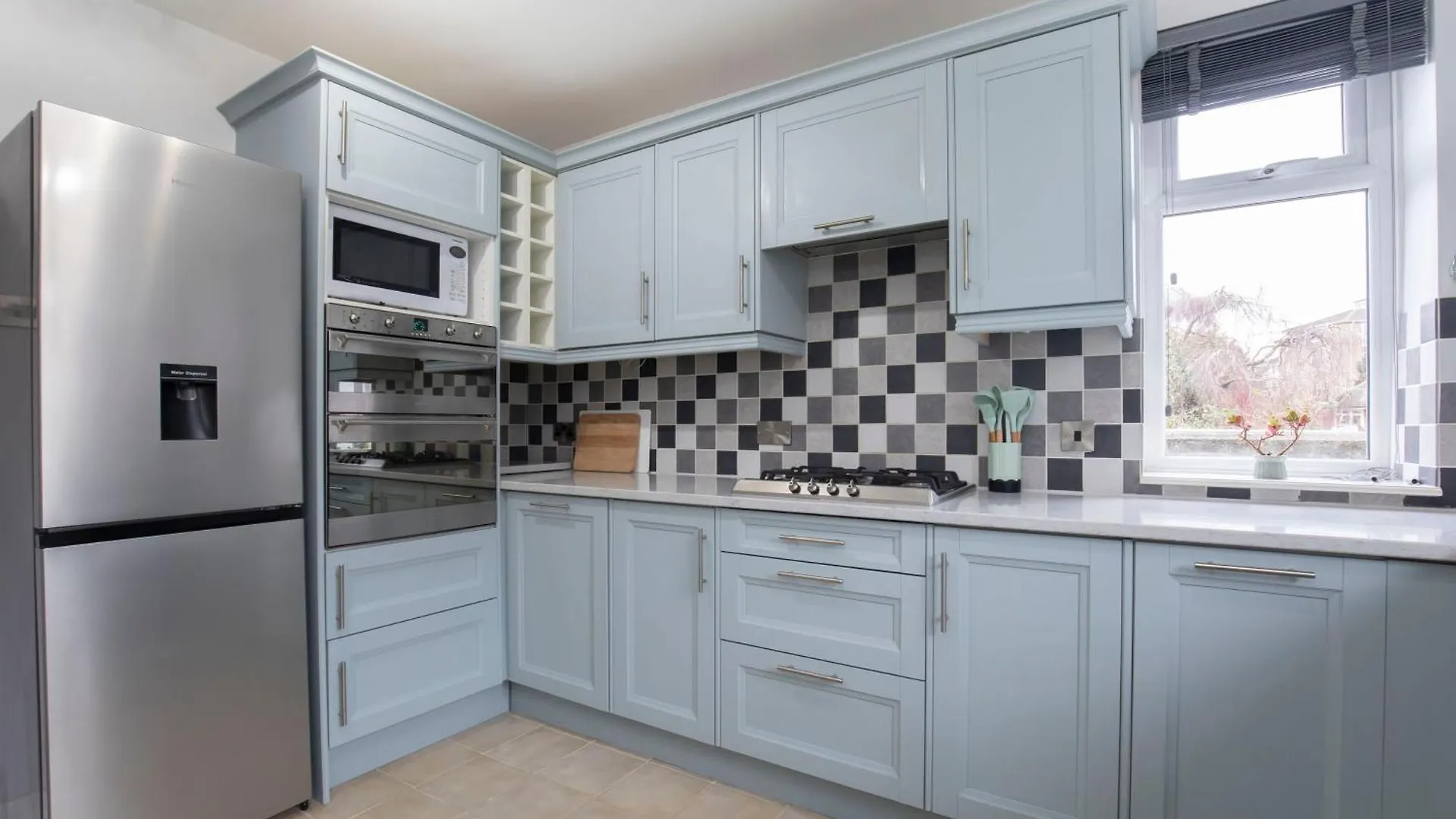 Central 1 Bedroom Apartment With Parking GLOUCESTERSHIRE